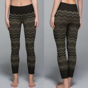 Lululemon Ebb to Street Chevron Herringbone Green Leggings Size 2